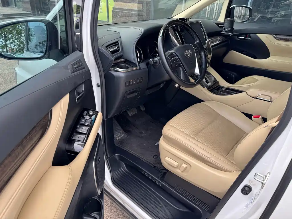 Vellfire Crown Dual Engine 2.5 L HV Supreme