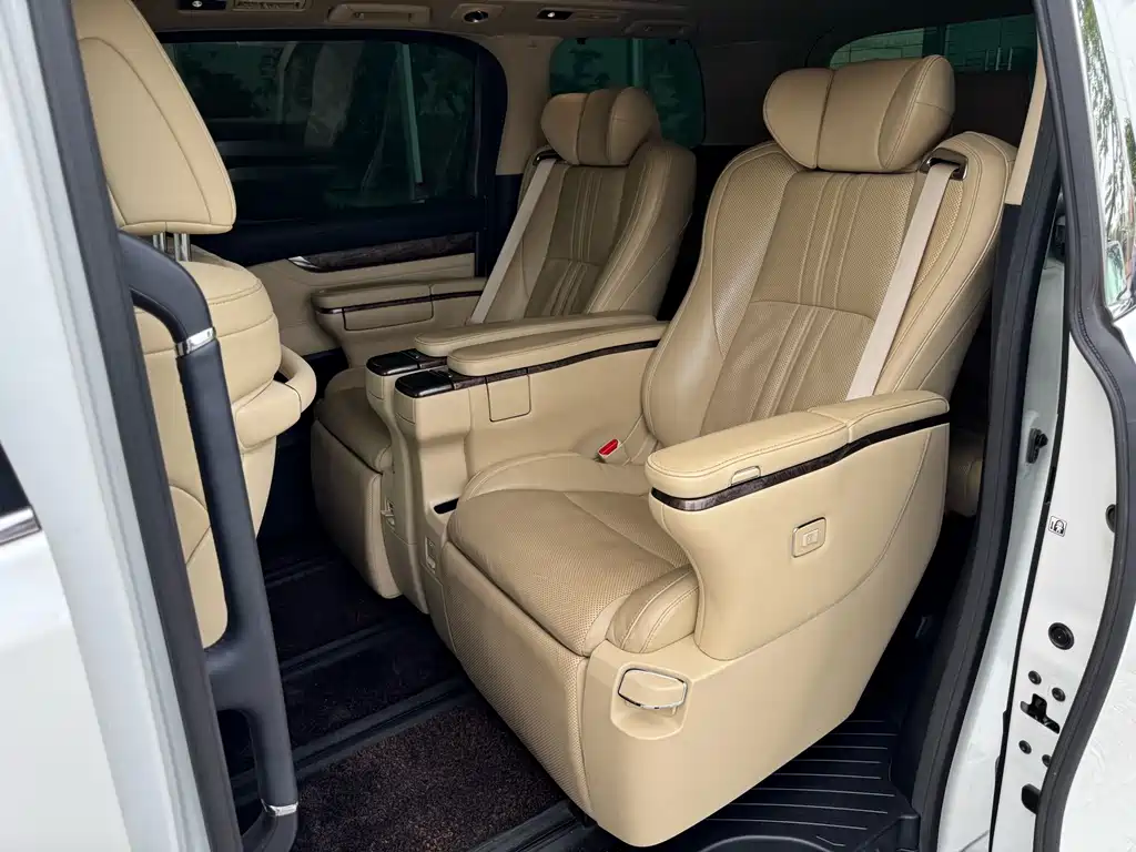 Vellfire Crown Dual Engine 2.5 L HV Supreme