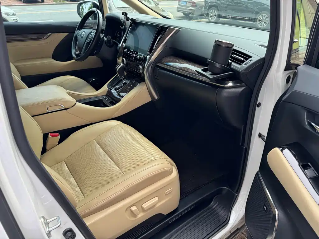 Vellfire Crown Dual Engine 2.5 L HV Supreme
