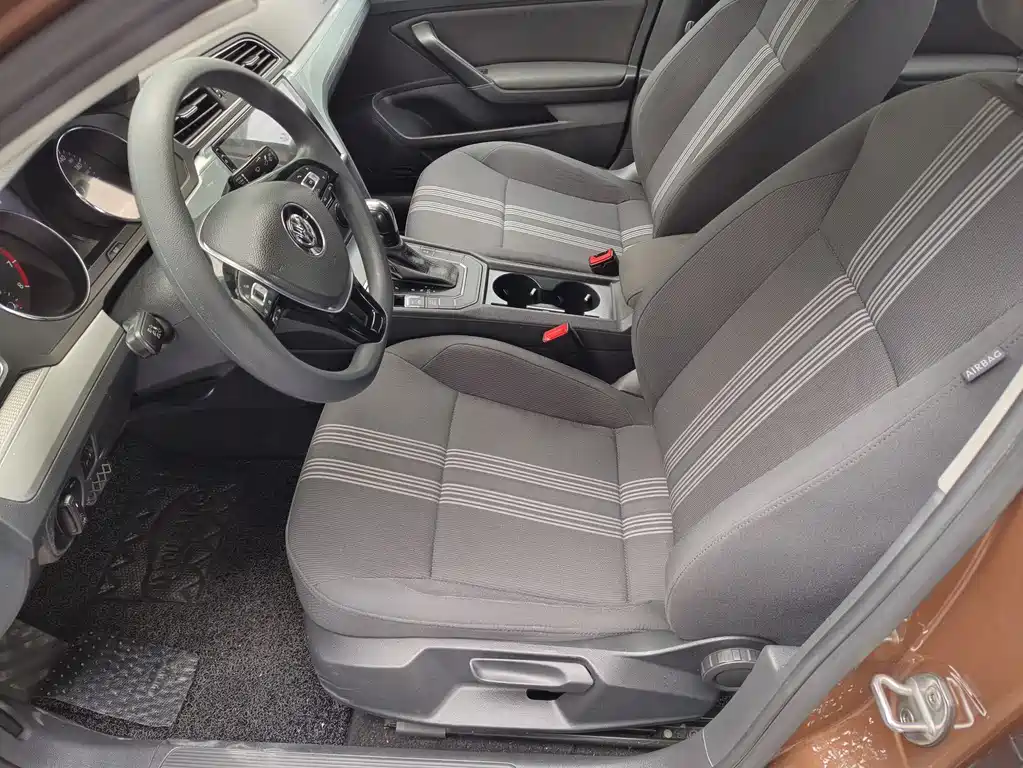 Lamando 230 TSI DSG Style