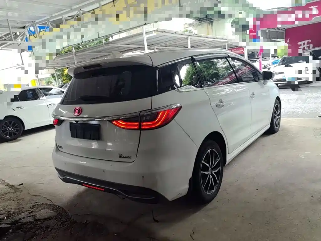 Song MAX 1.5 T Auto Connected Elite 7-seat