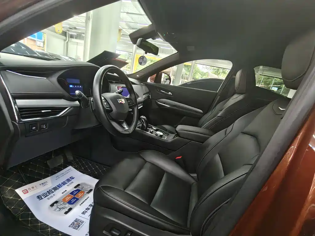Cadillac XT4 28 T 2 WD Leading