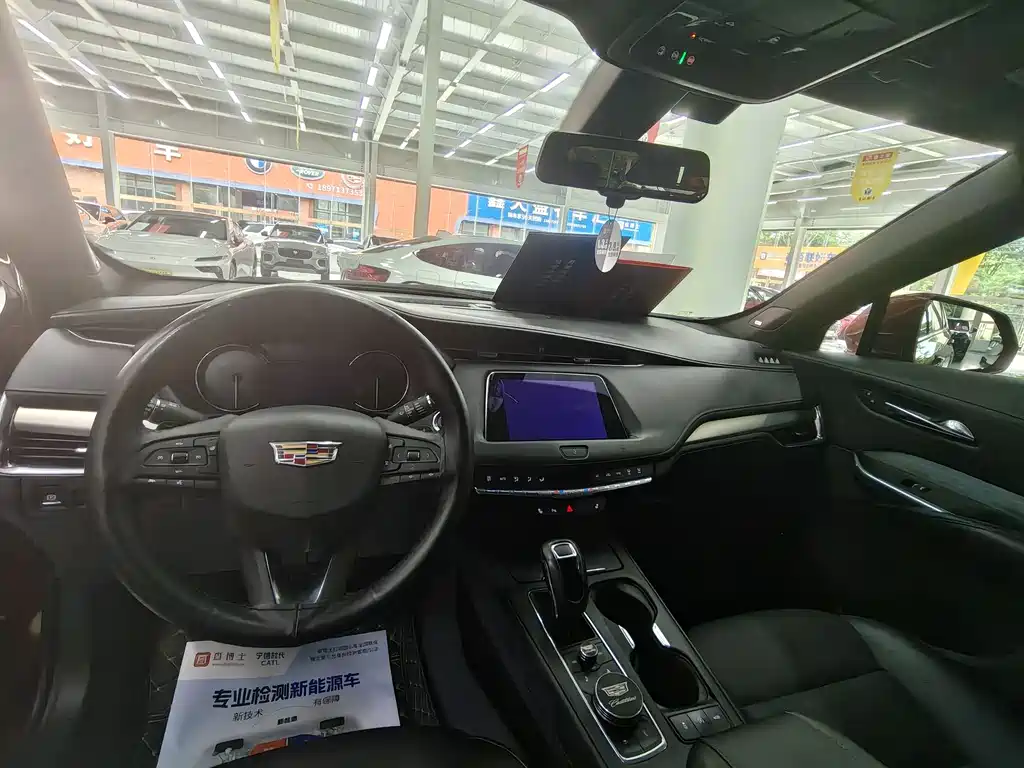 Cadillac XT4 28 T 2 WD Leading