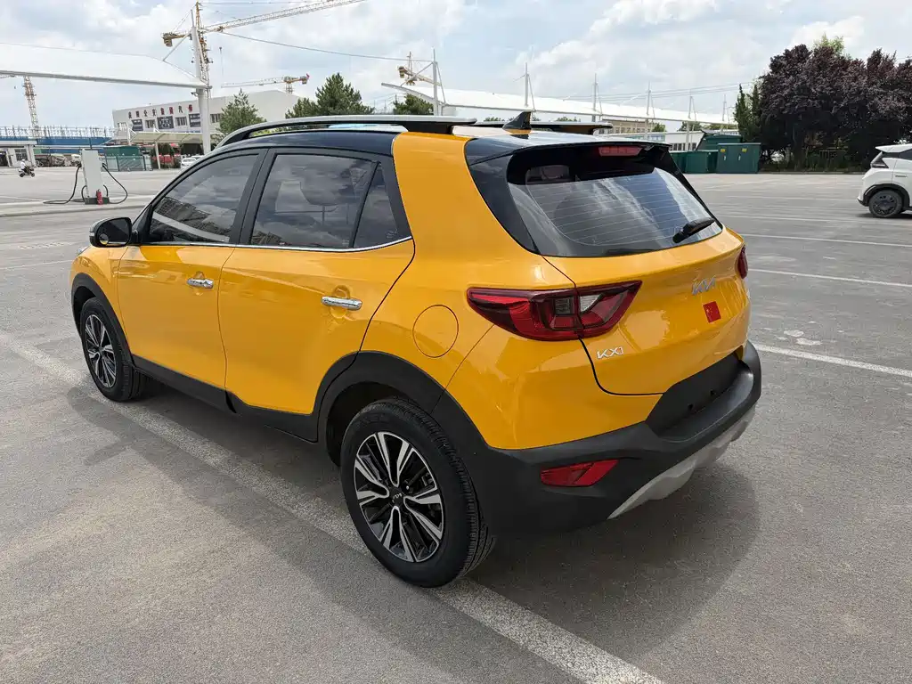 Stonic 1.4 L CVT Sunroof