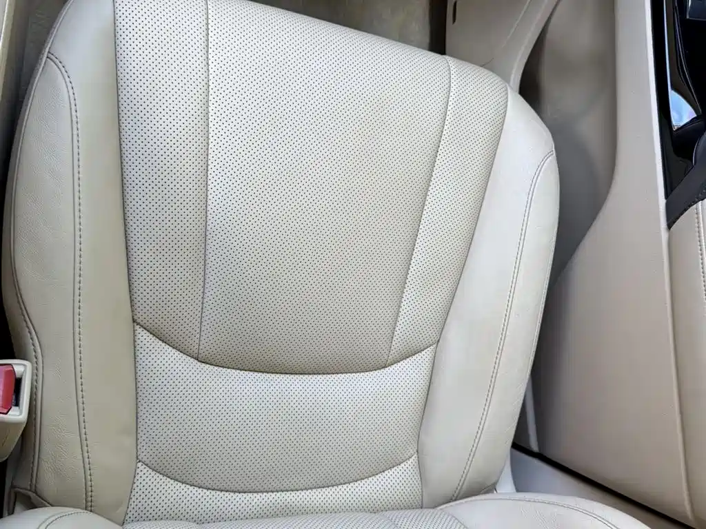 Lexus LX 570 Distinguished Luxury
