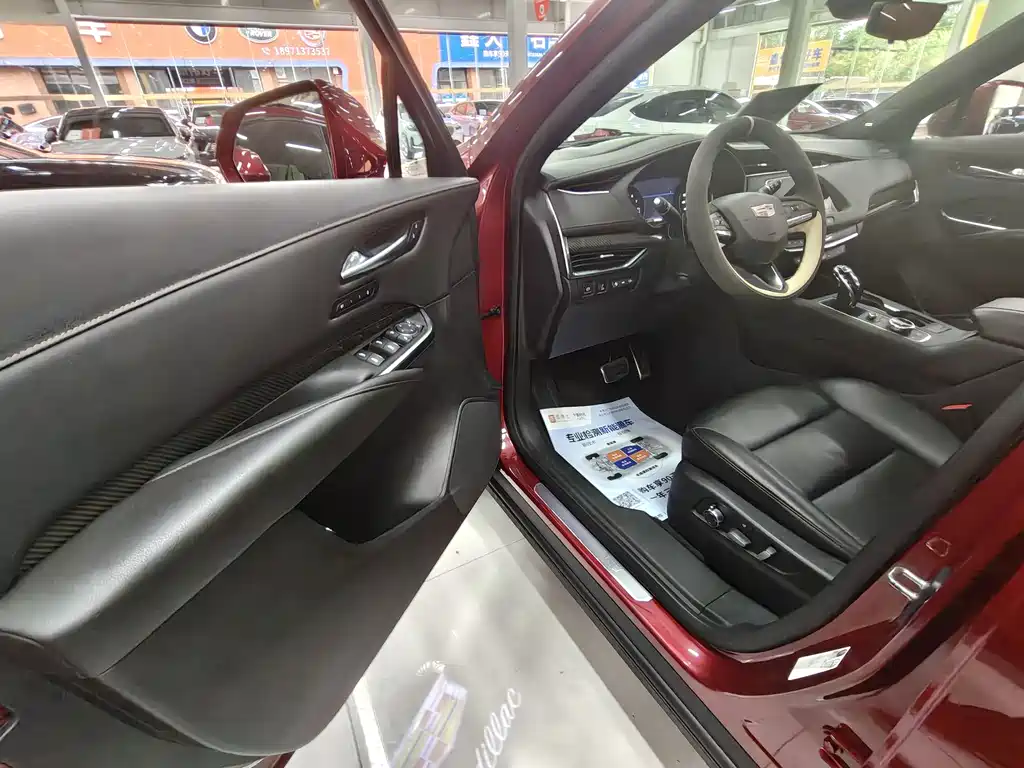 Cadillac XT4 28 T 4 WD Platinum
