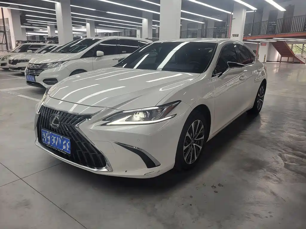 Lexus ES 200 Premium Enjoyment