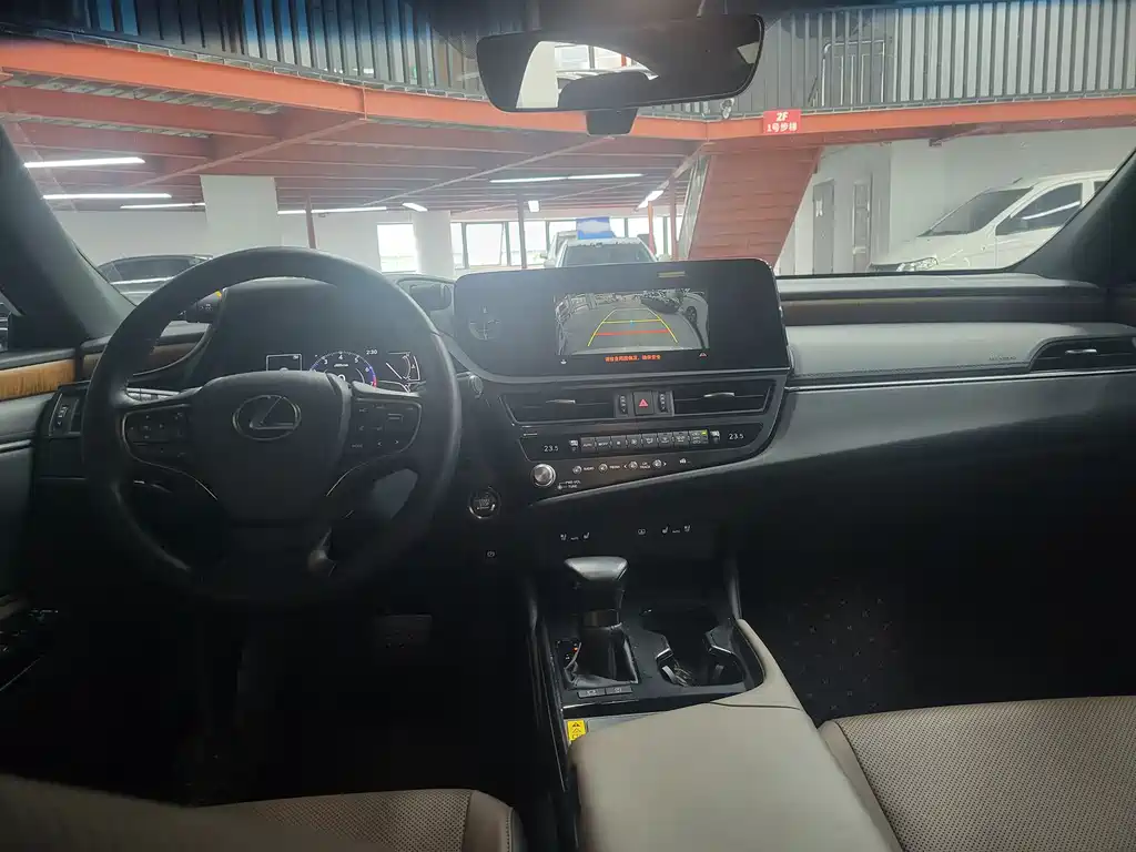 Lexus ES 200 Premium Enjoyment