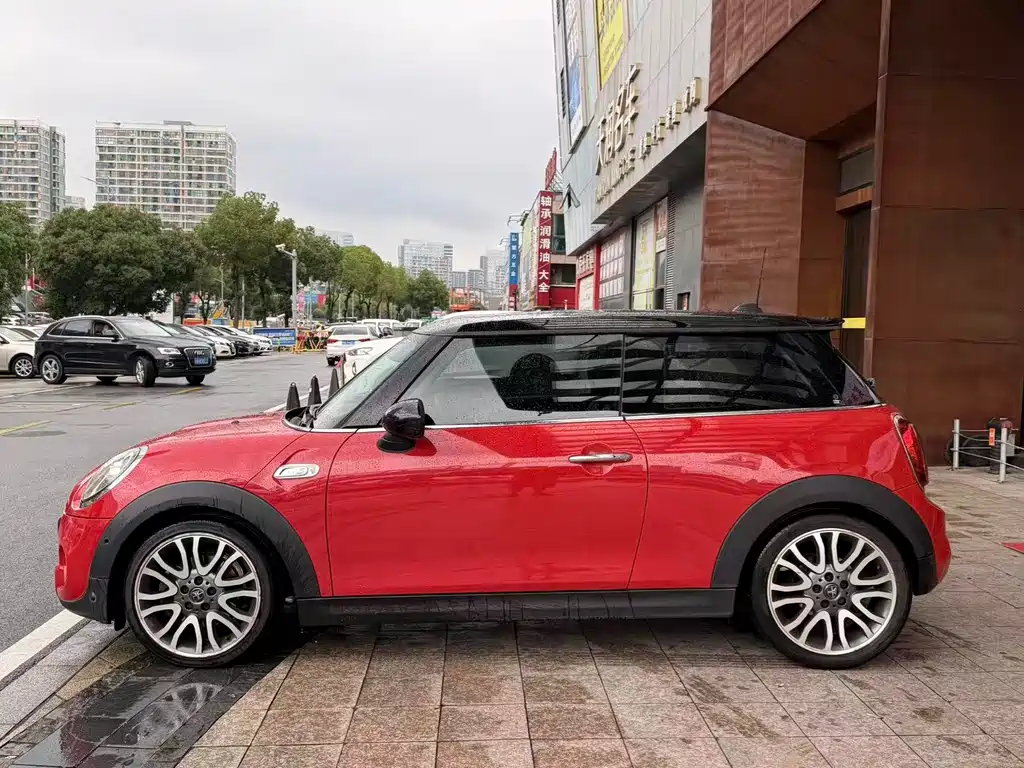 MINI 2.0 T COOPER S Artist