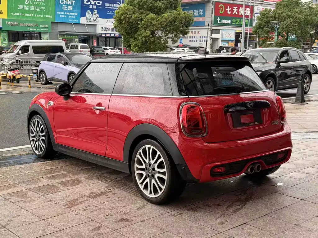 MINI 2.0 T COOPER S Artist