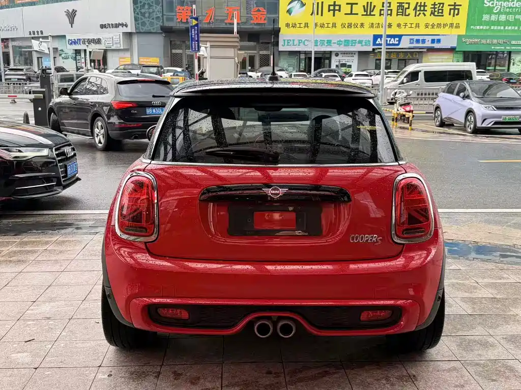 MINI 2.0 T COOPER S Artist