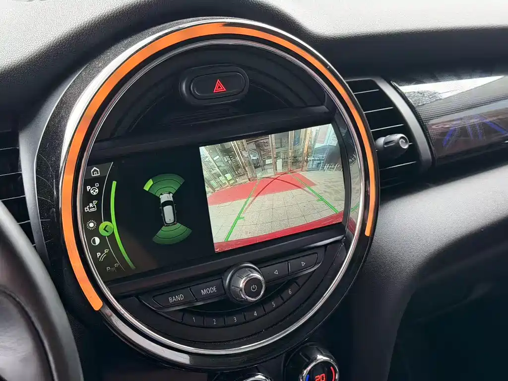 MINI 2.0 T COOPER S Artist