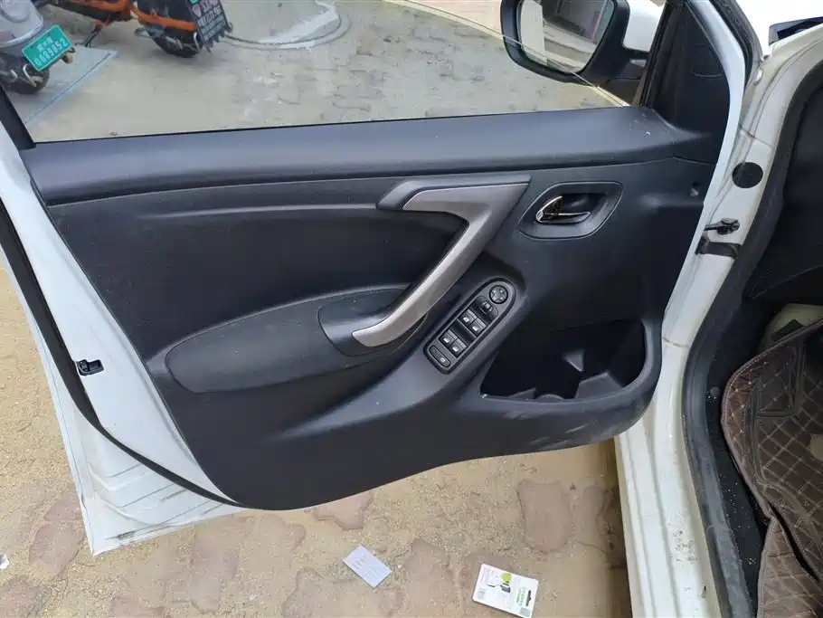 Peugeot 301 标致301 2014款 1.6 L 手动豪华版