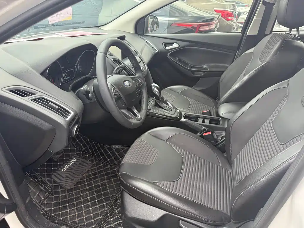 Focus Sedan EcoBoost 180 Auto Elite