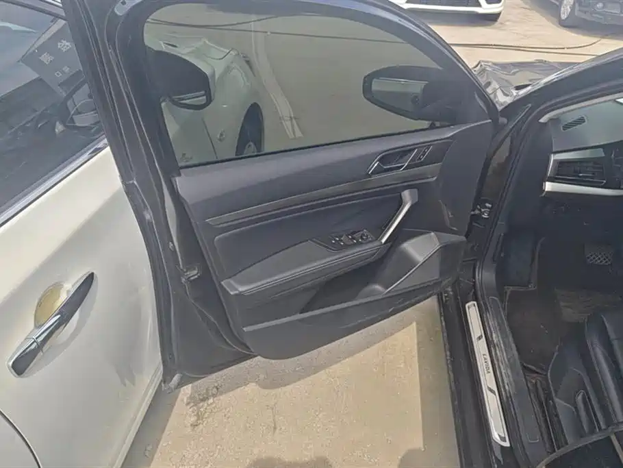 Lavida 1.5 L Auto Comfort CN-VI