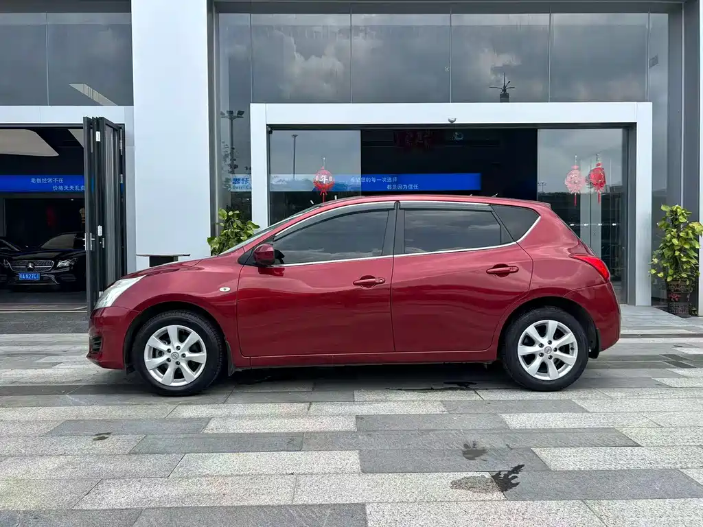 Tiida 1.6 L CVT Comfort