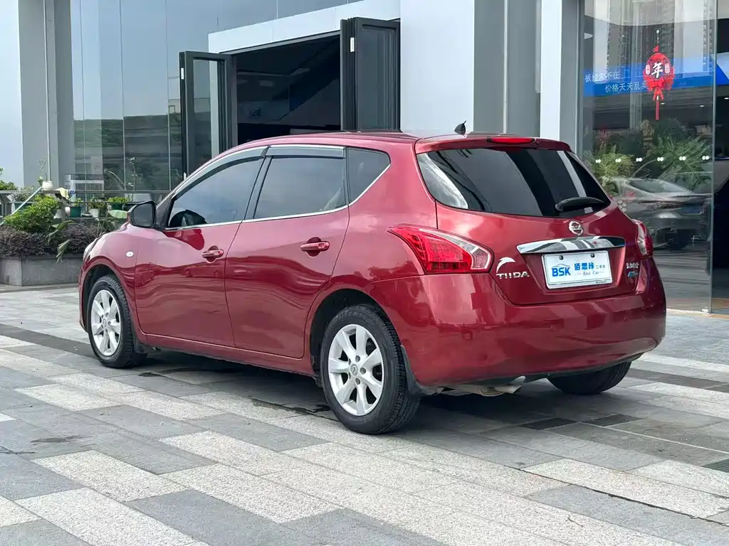 Tiida 1.6 L CVT Comfort