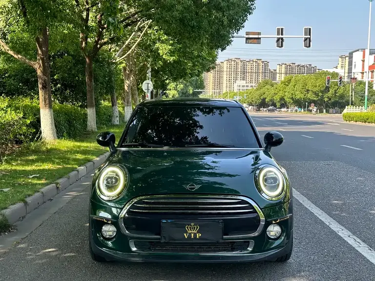 MINI 1.5 T COOPER Artist 5-door