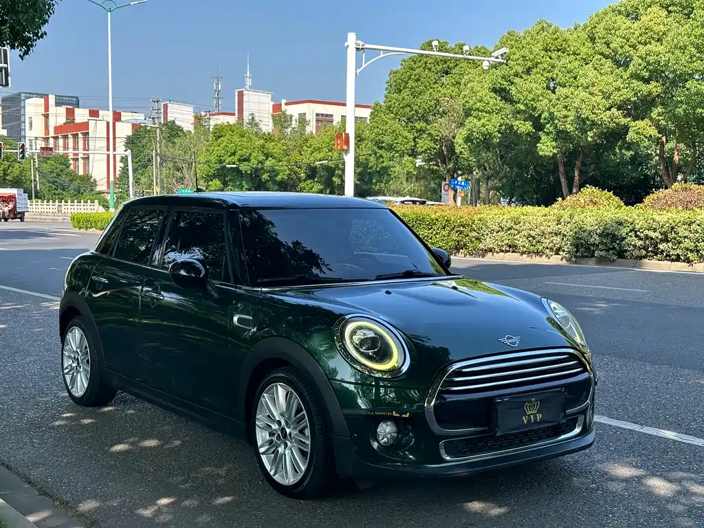 MINI 1.5 T COOPER Artist 5-door