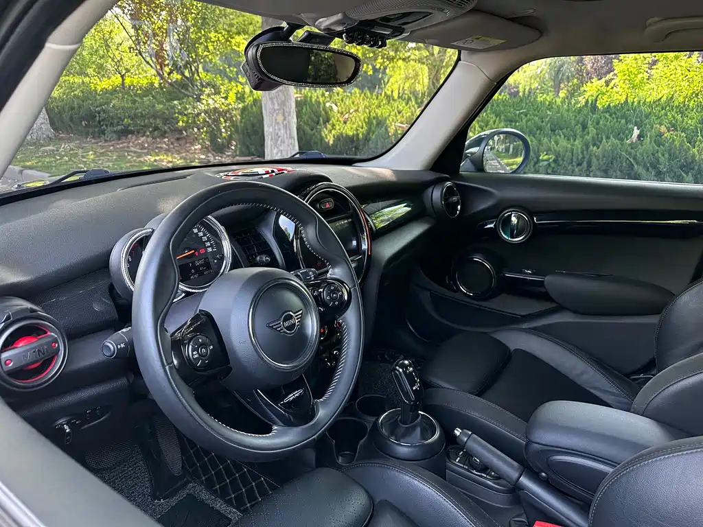 MINI 1.5 T COOPER Artist 5-door