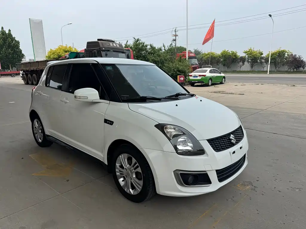 Swift 1.5 L Auto Fashion