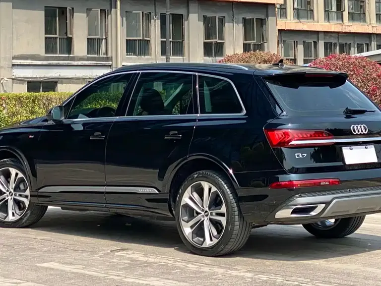 Audi Q7 55 TFSI quattro S line Distinguished