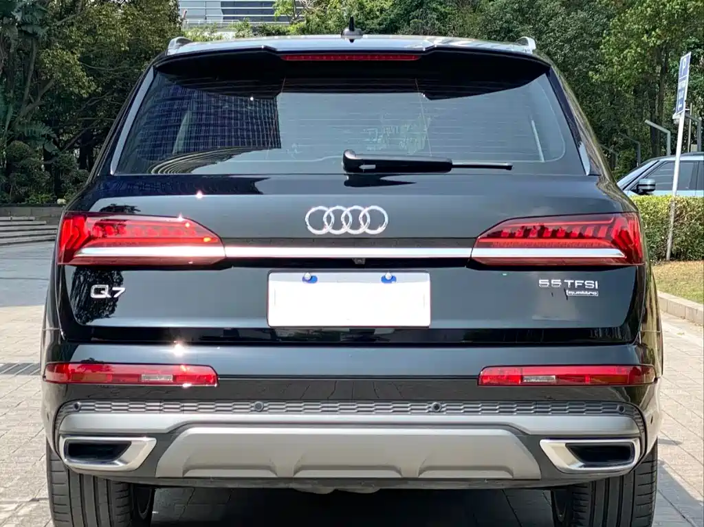 Audi Q7 55 TFSI quattro S line Distinguished