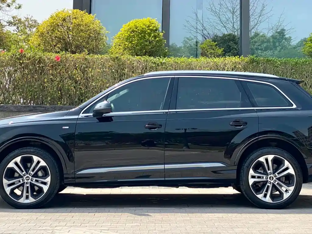 Audi Q7 55 TFSI quattro S line Distinguished
