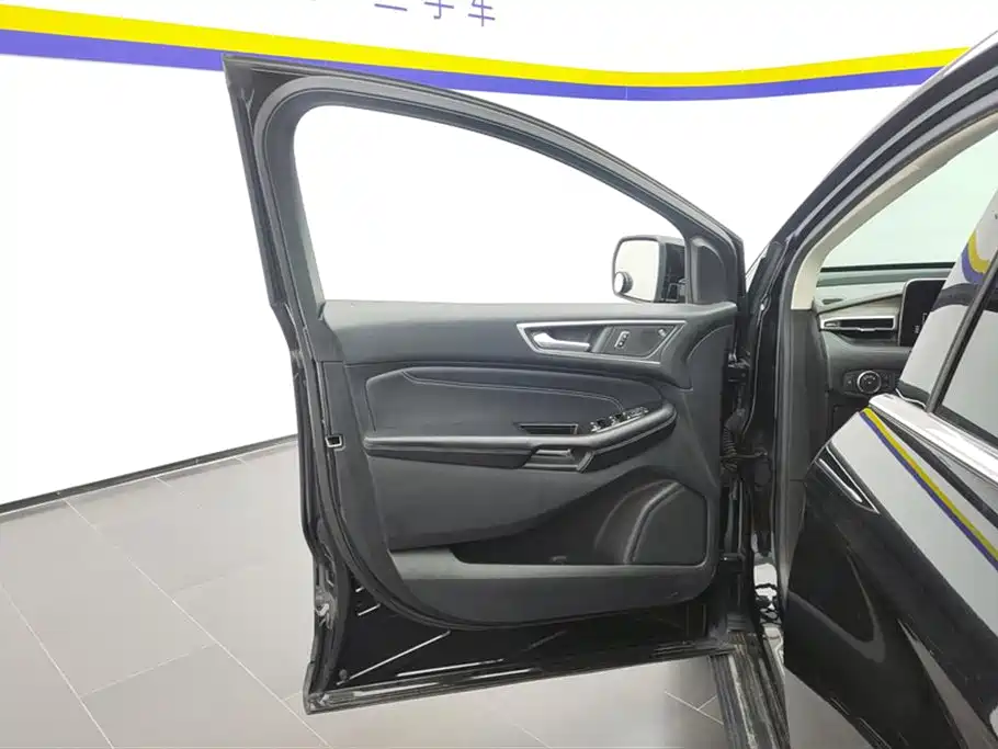 Edge PLUS EcoBoost 245 2 WD Grand Sharp 7-seat