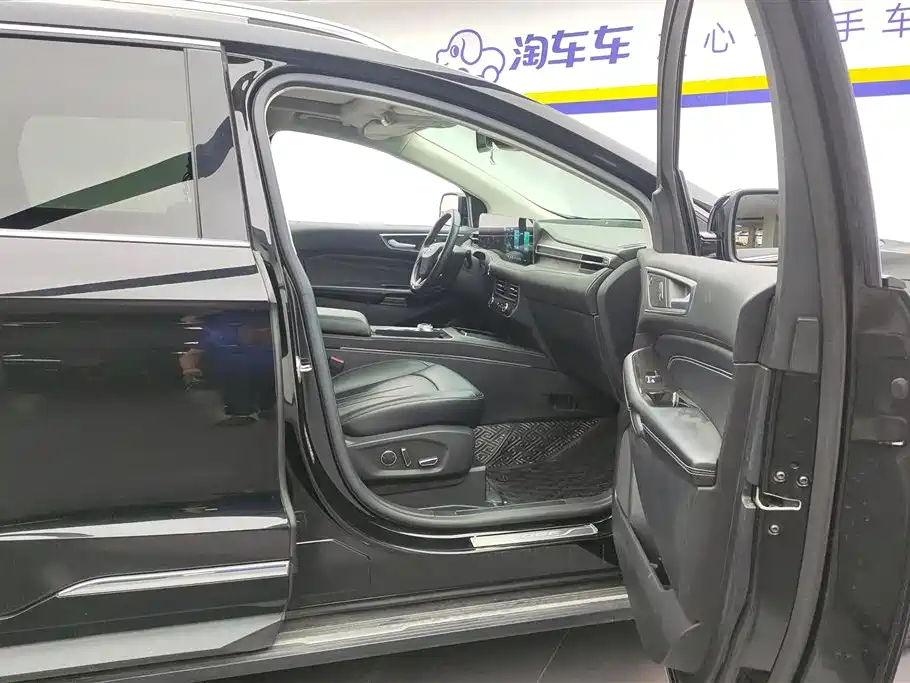 Edge PLUS EcoBoost 245 2 WD Grand Sharp 7-seat
