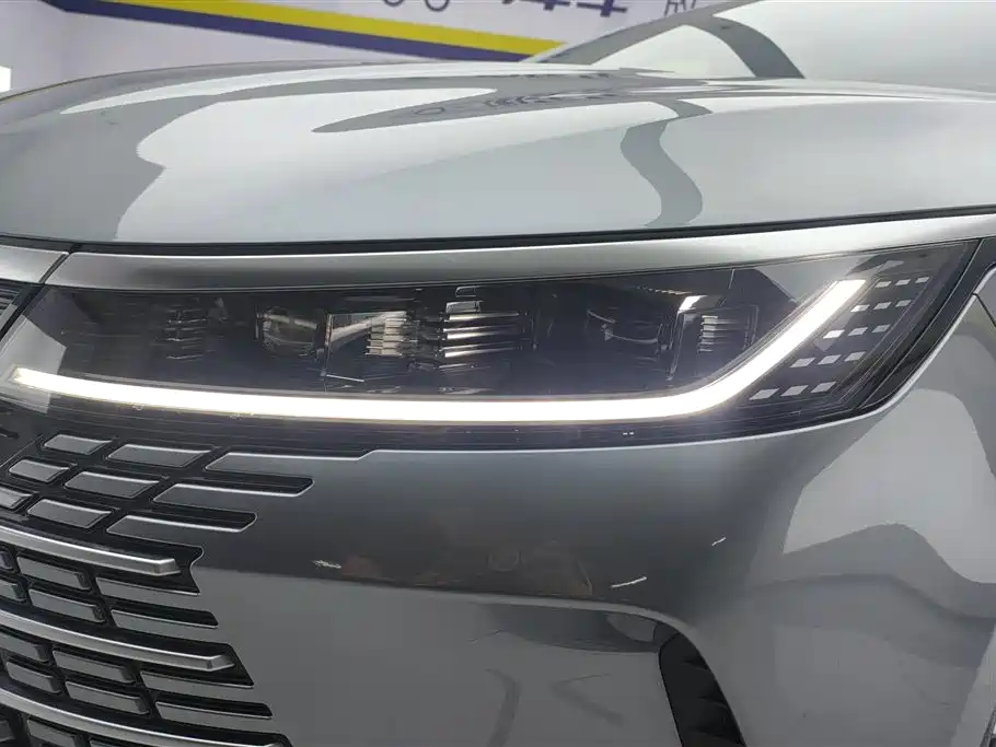 Destroyer 05 Glory DM-i 55 KM Luxury