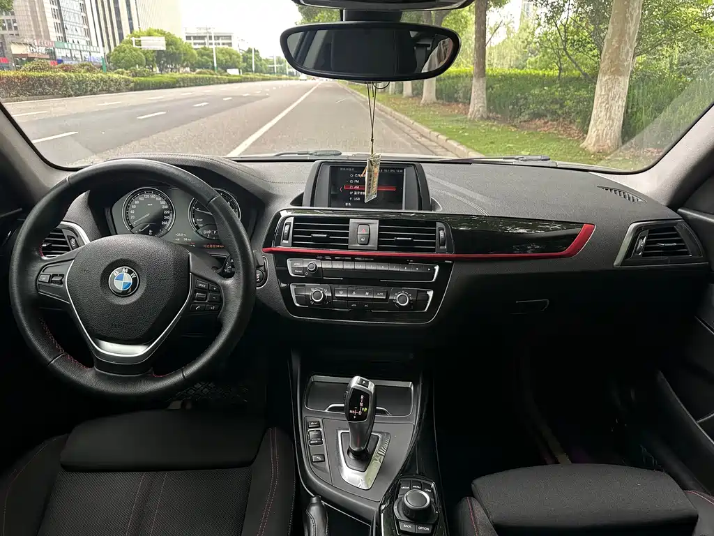 BMW 2 Series (Import) 220 i Sport Design Package