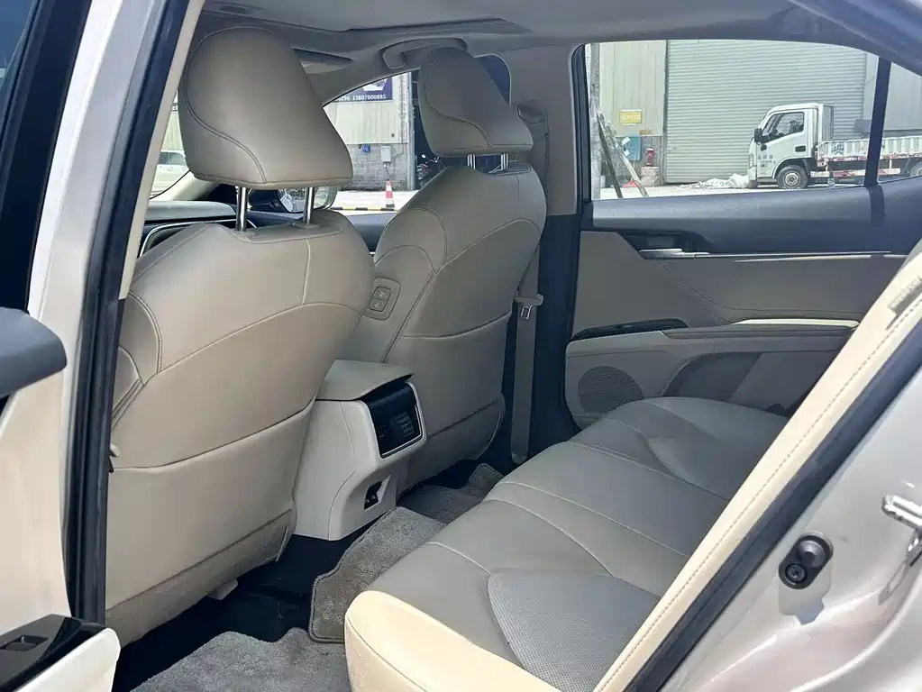 Camry 2.0 G Luxury
