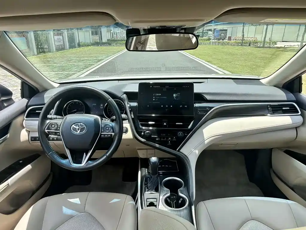 Camry 2.0 G Luxury