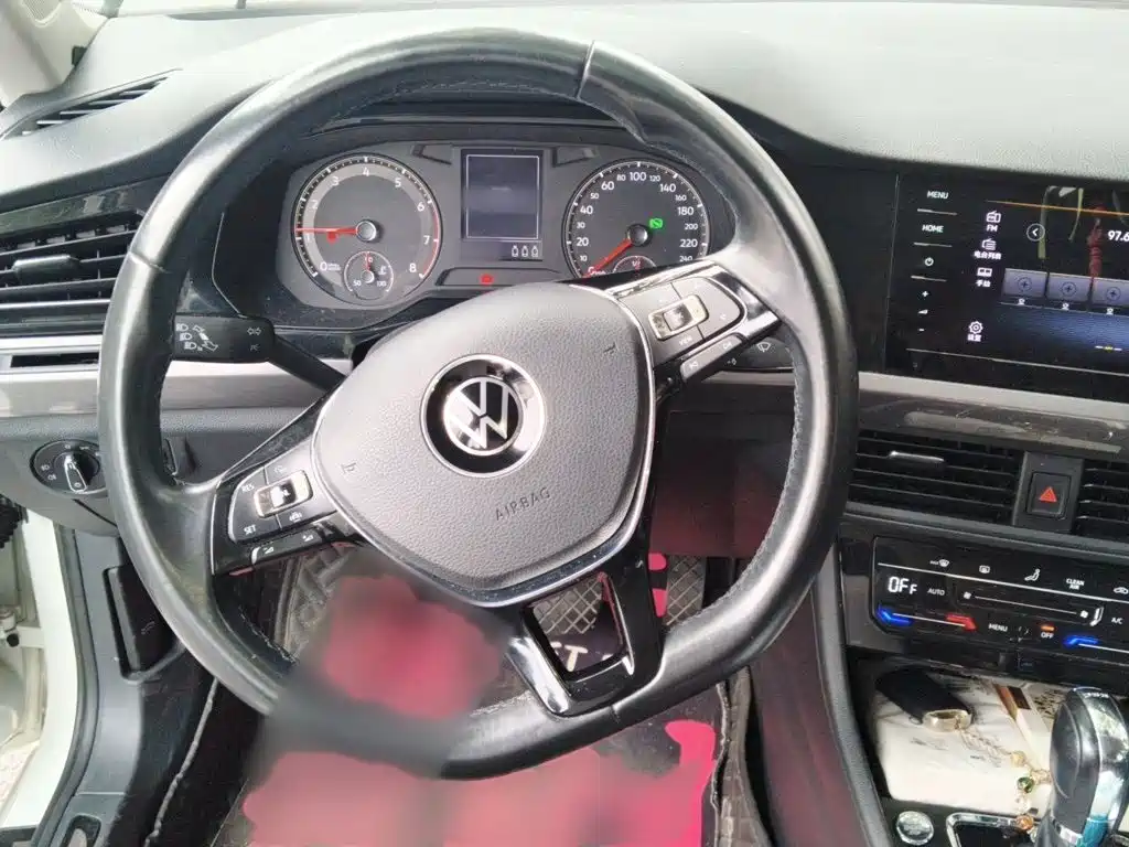 Bora 280 TSI DSG Elite Connected