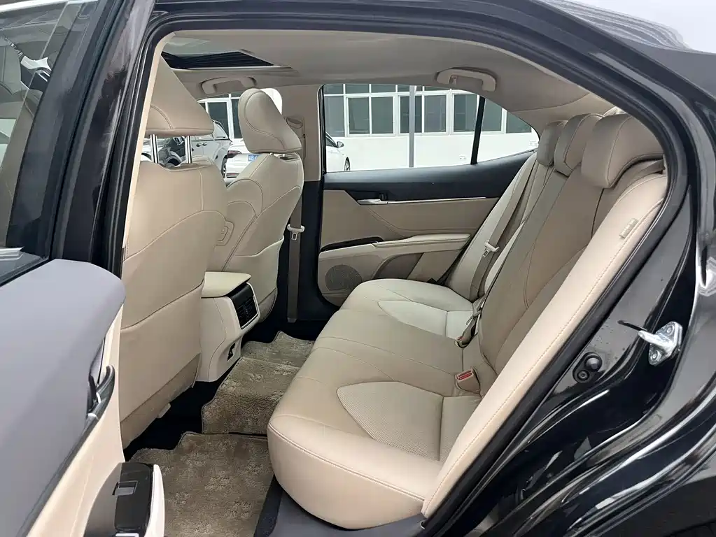 Camry 2.0 G Luxury
