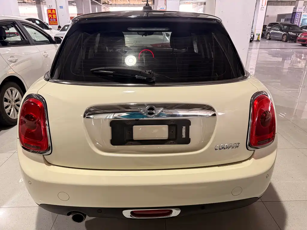 MINI 1.5 T COOPER 5-door