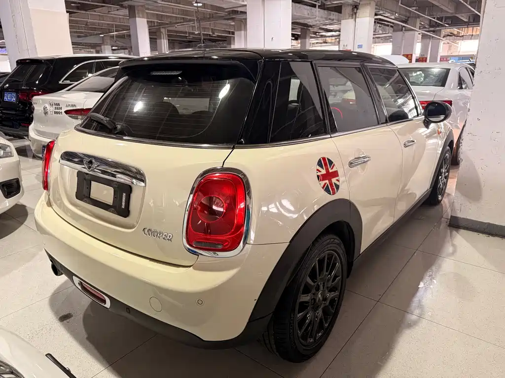 MINI 1.5 T COOPER 5-door