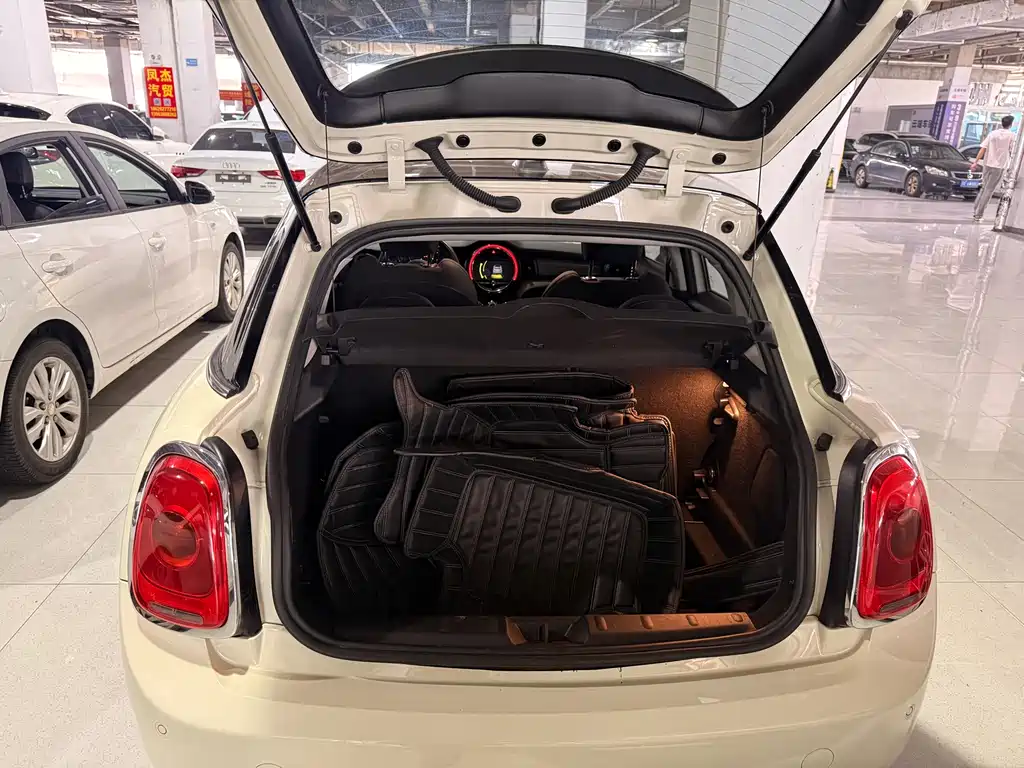 MINI 1.5 T COOPER 5-door