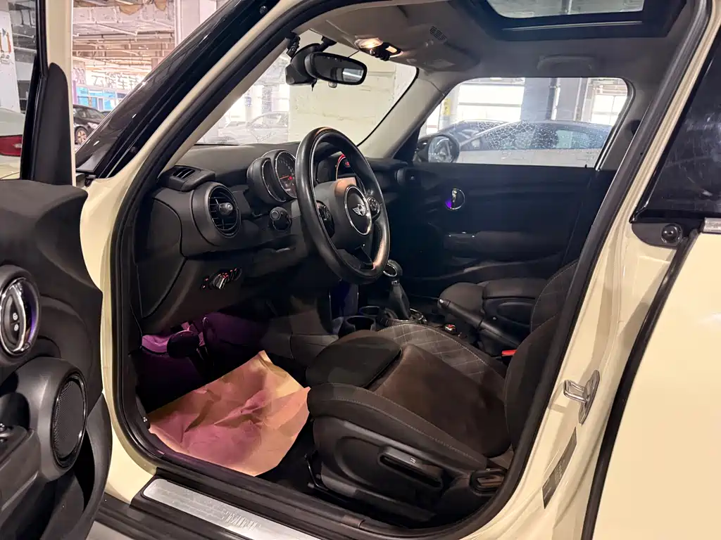 MINI 1.5 T COOPER 5-door