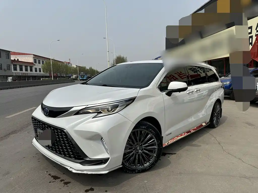 Granvia 2.5 L Hybrid Distinguished PLUS