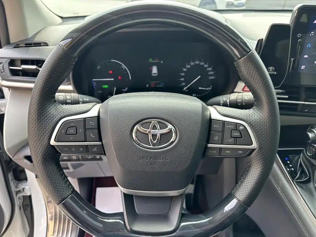 Granvia 2.5 L Hybrid Distinguished PLUS
