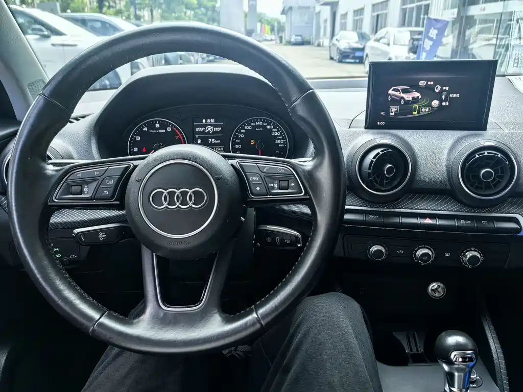 Audi Q2 L 35 TFSI Launch Exclusive CN-VI