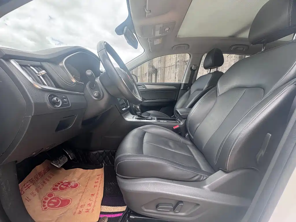 Roewe RX5 30 T 2 WD Auto Internet Smart Enjoyment