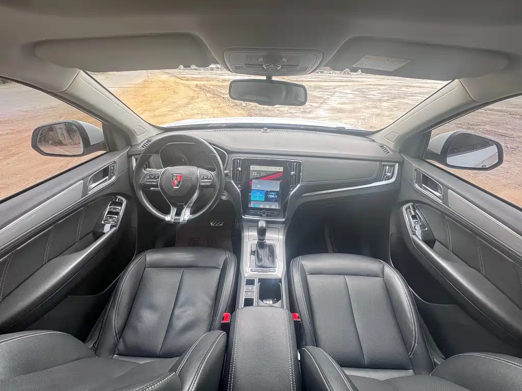 Roewe RX5 30 T 2 WD Auto Internet Smart Enjoyment