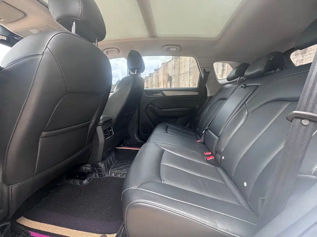 Roewe RX5 30 T 2 WD Auto Internet Smart Enjoyment