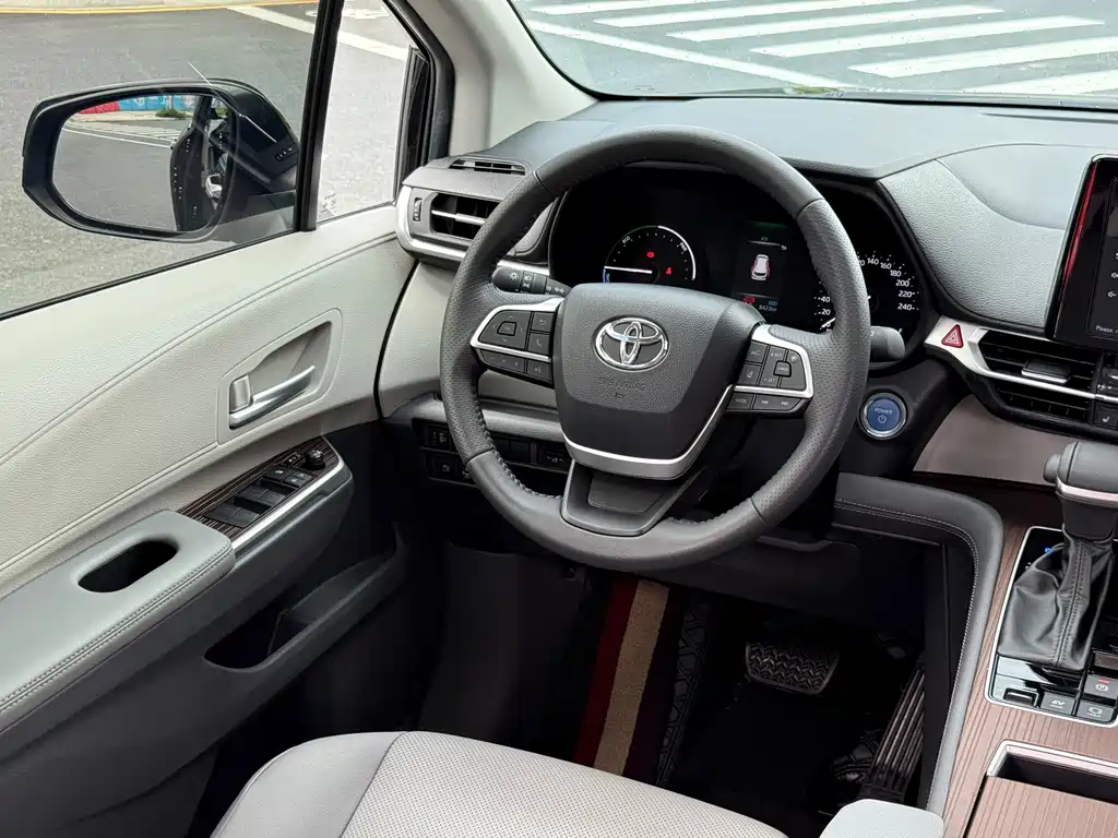 Sienna 2.5 L Hybrid Luxury