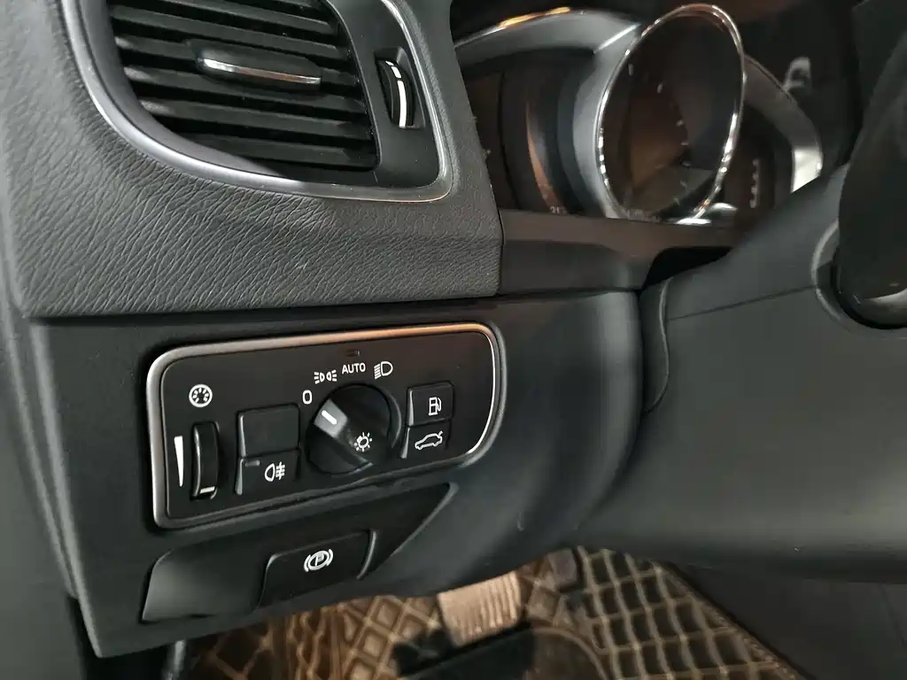 Volvo S60 沃尔沃S60 2019款 S60 L T5 智驭版