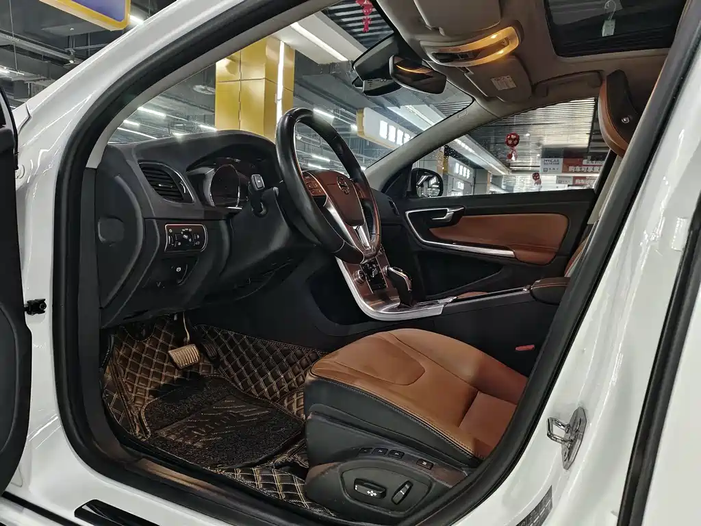 Volvo S60 沃尔沃S60 2019款 S60 L T5 智驭版