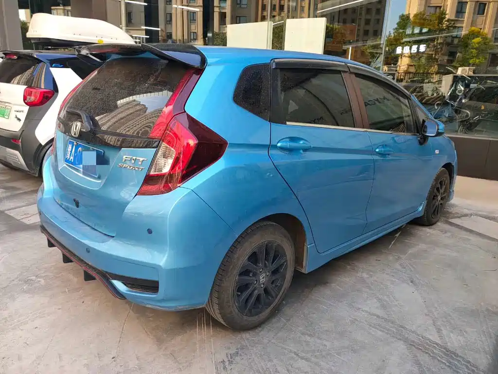 Fit 1.5 L CVT Trend Sport +